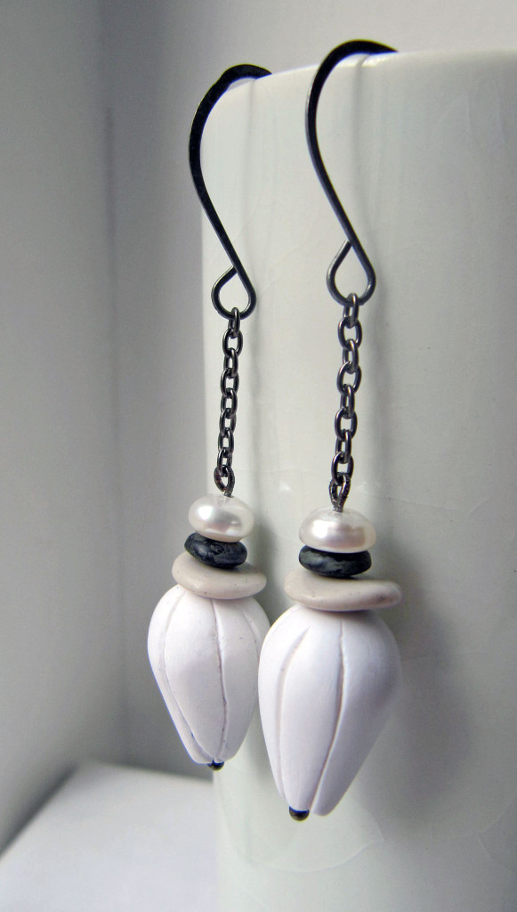 pod earrings