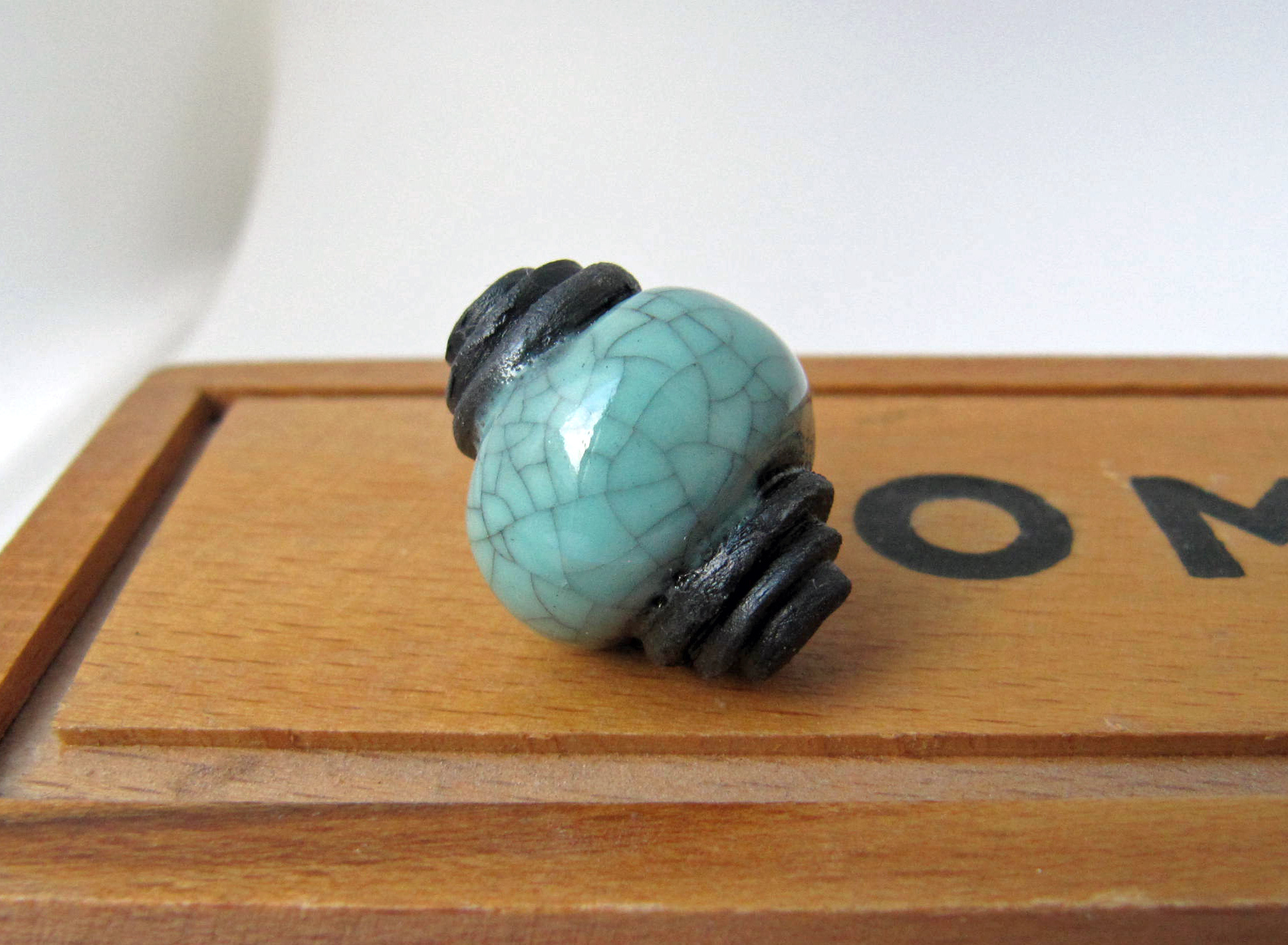 stacked cap celadon crackle bead 1