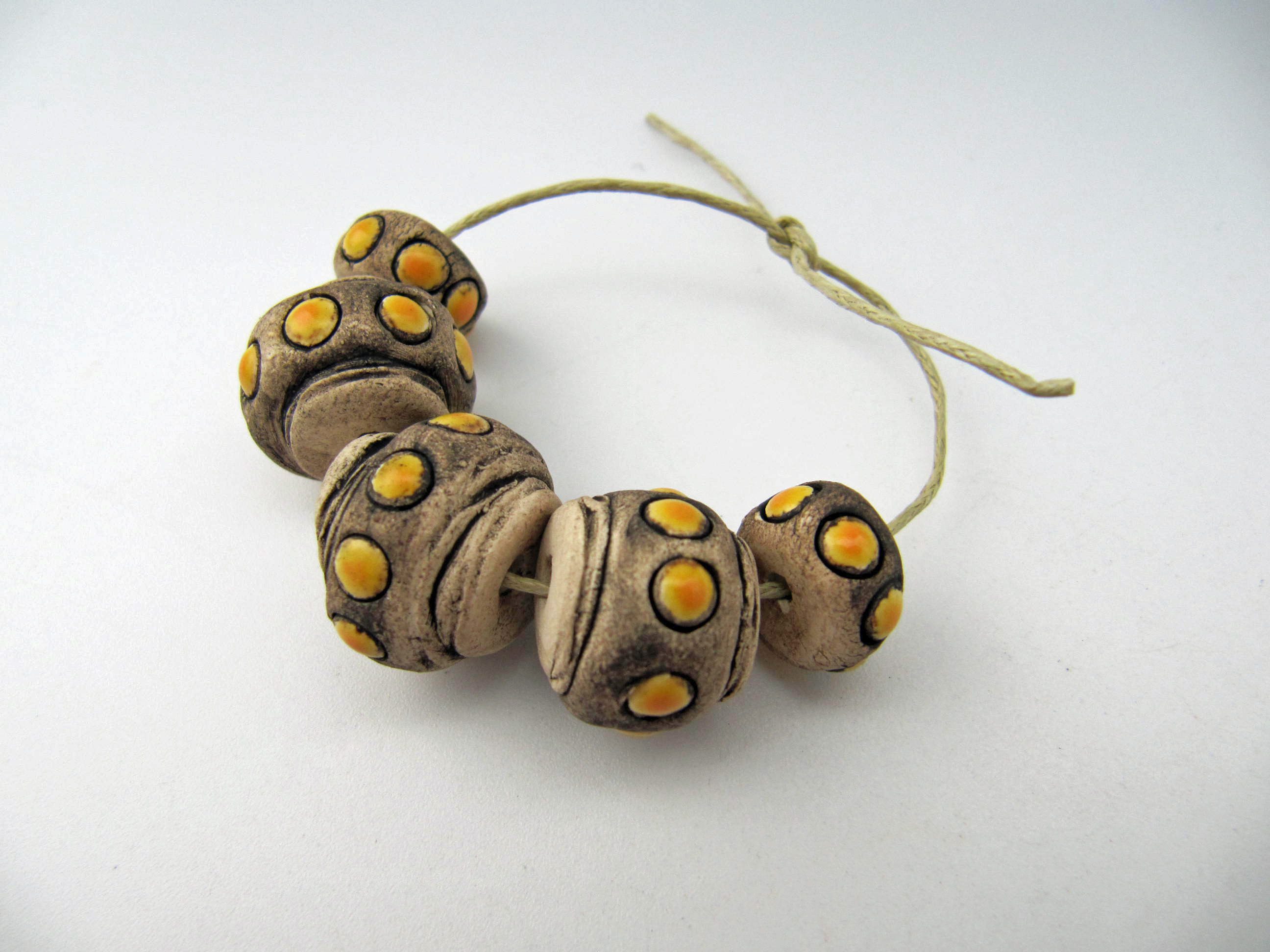 jewelled-primitive-barrel-set-golden-yellow