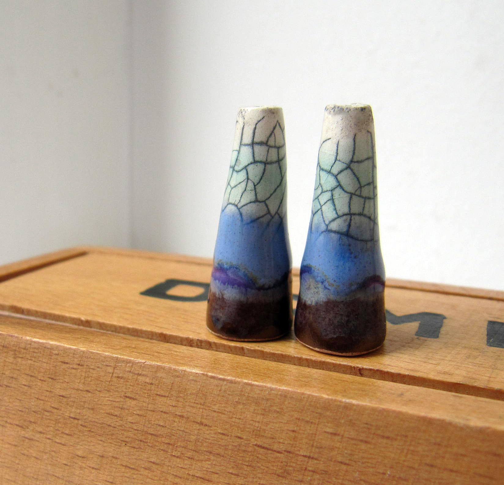 faded shades crackle cone pair
